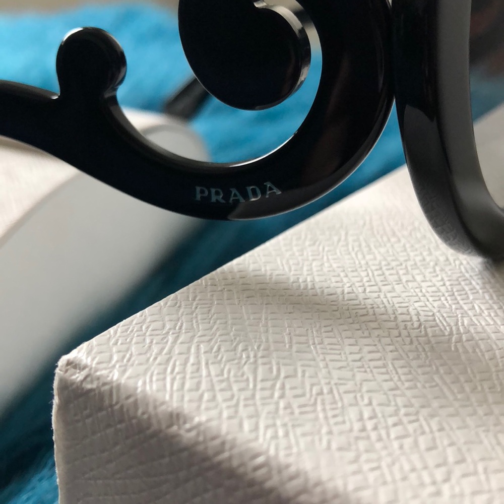 Prada sunglasses - Picture 4 of 6
